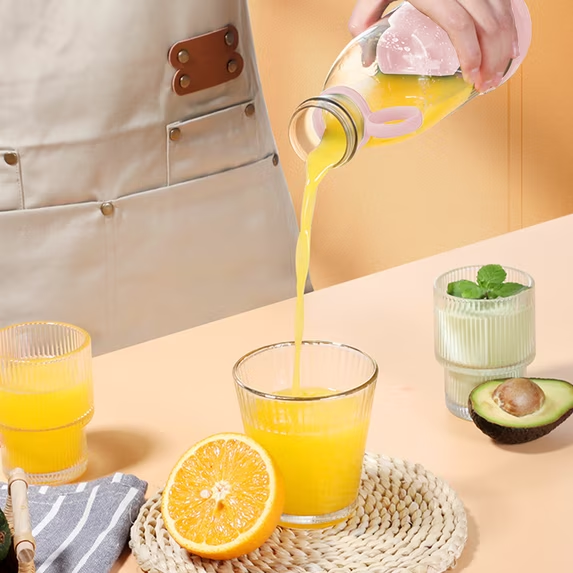 BlendGo Mini Portable Blender - pouring fresh juice